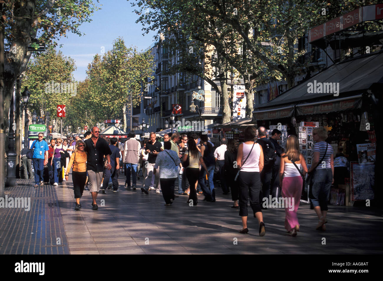 Les gens déambuler sur Las Ramblas Barcelona La Catalogne Espagne Banque D'Images
