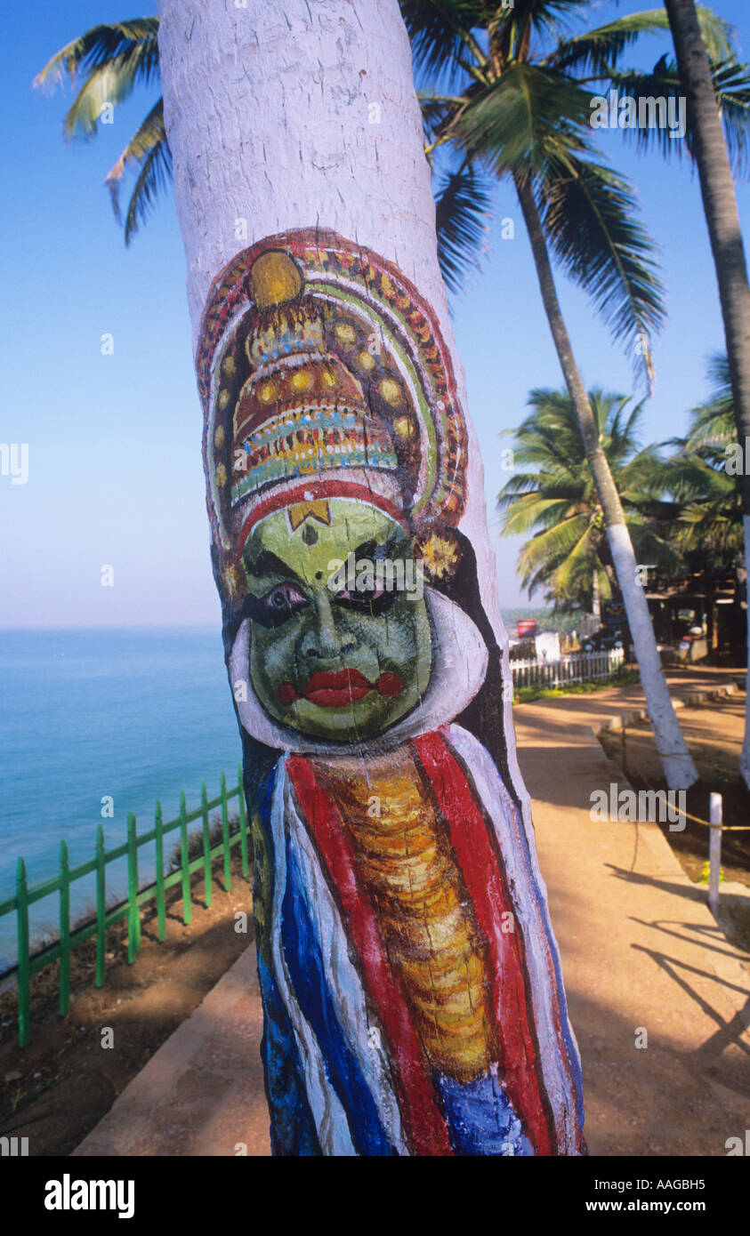 Tronc de l'arbre peint North Cliff Varkala Kerala Inde Banque D'Images
