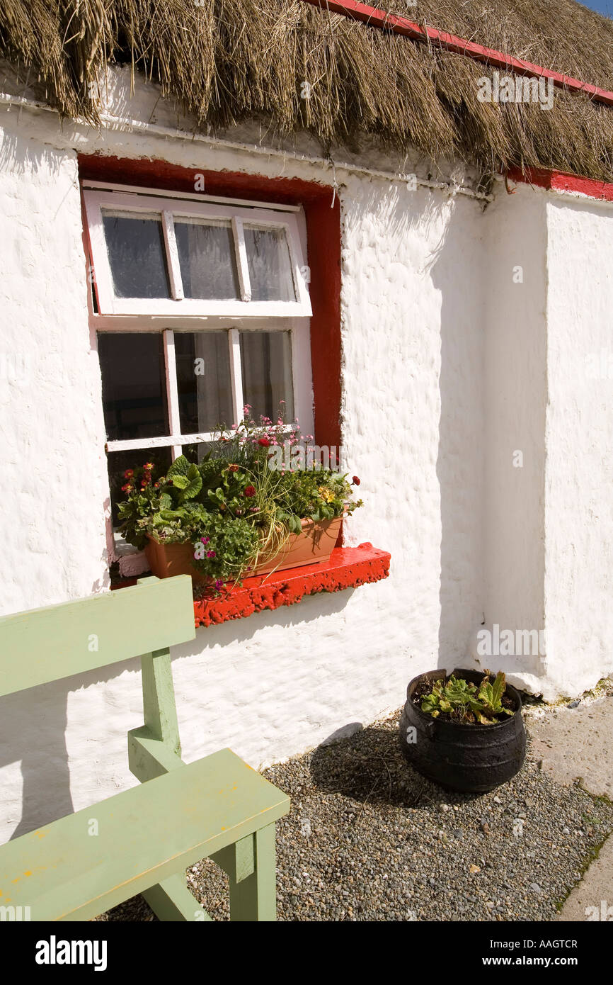 La péninsule d'Inishowen Donegal Irlande Île de Doagh Famine Village de fenêtre dans la chambre de la rue 1900 Banque D'Images