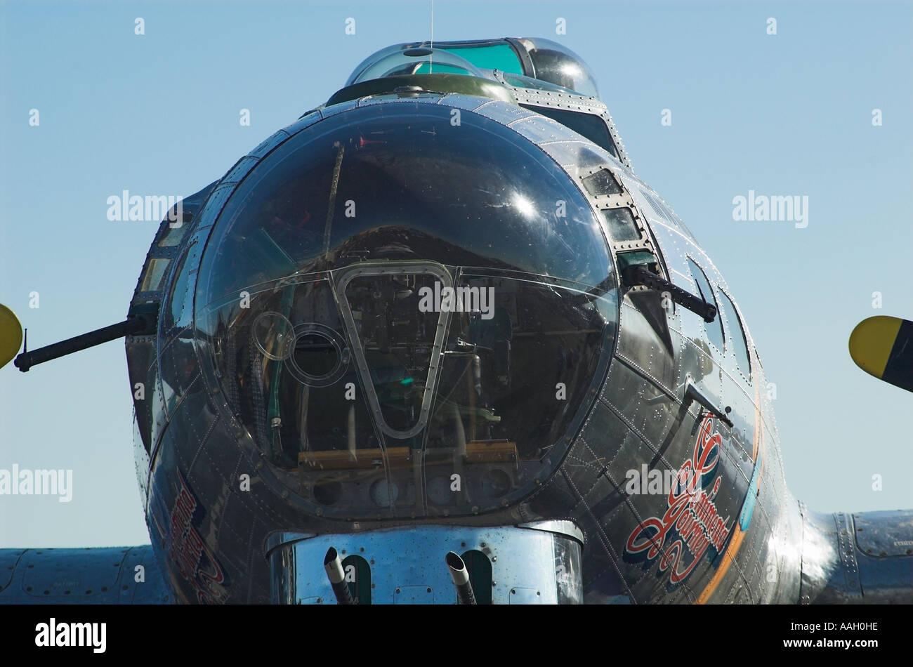 A (horizontal) vue sur le nez d'un Boeing B-17 'Flying Fortress' Banque D'Images