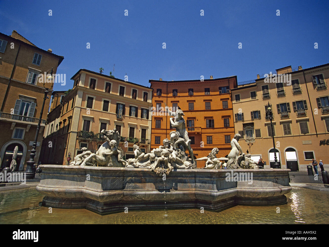 Fontaine de Neptune La lutte contre le monstre marin à Piazza Navona, Rome (Italie) Banque D'Images