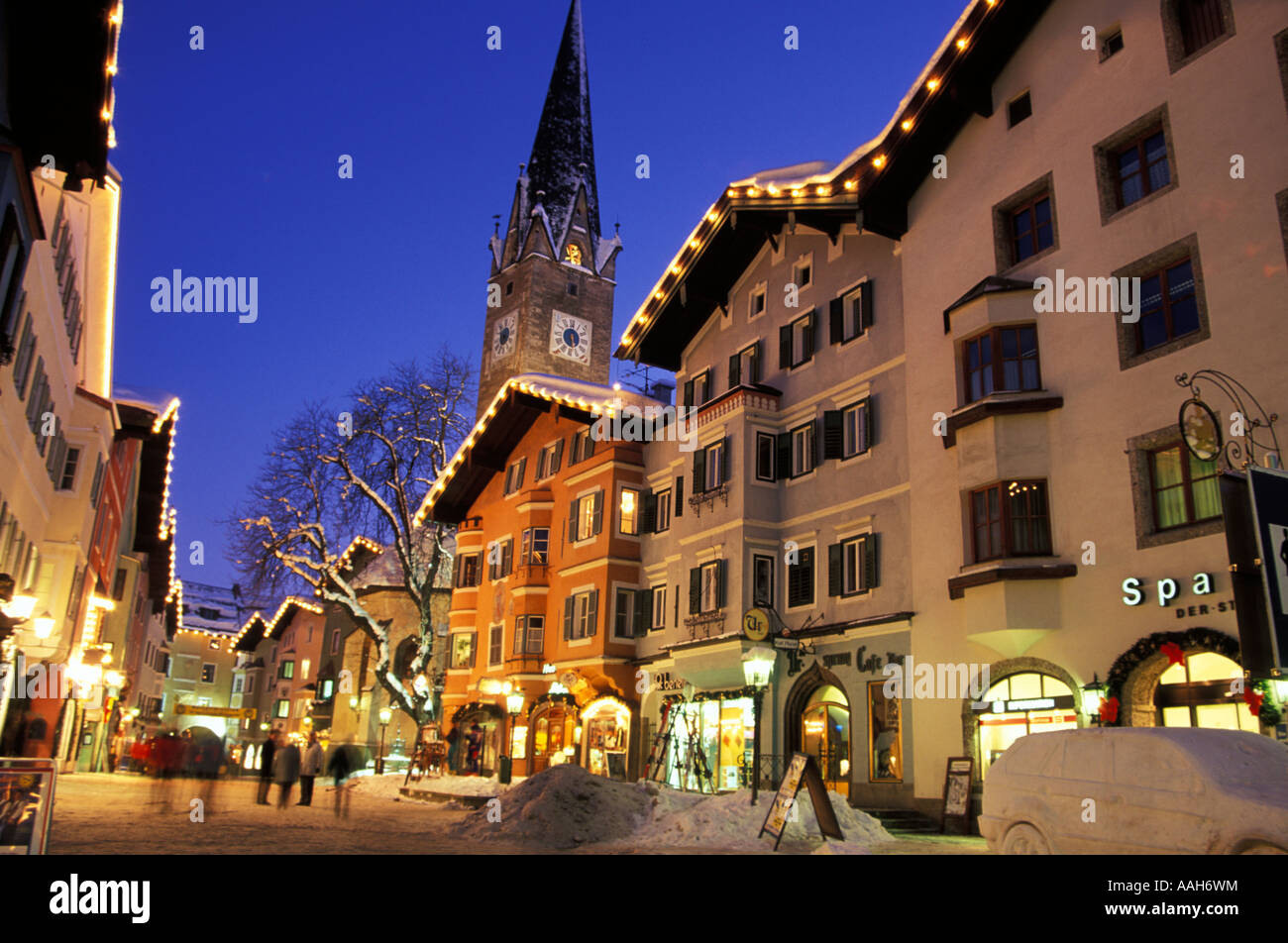 Les lumières de Noël centre-ville de Kitzbühel Tyrol Autriche Banque D'Images