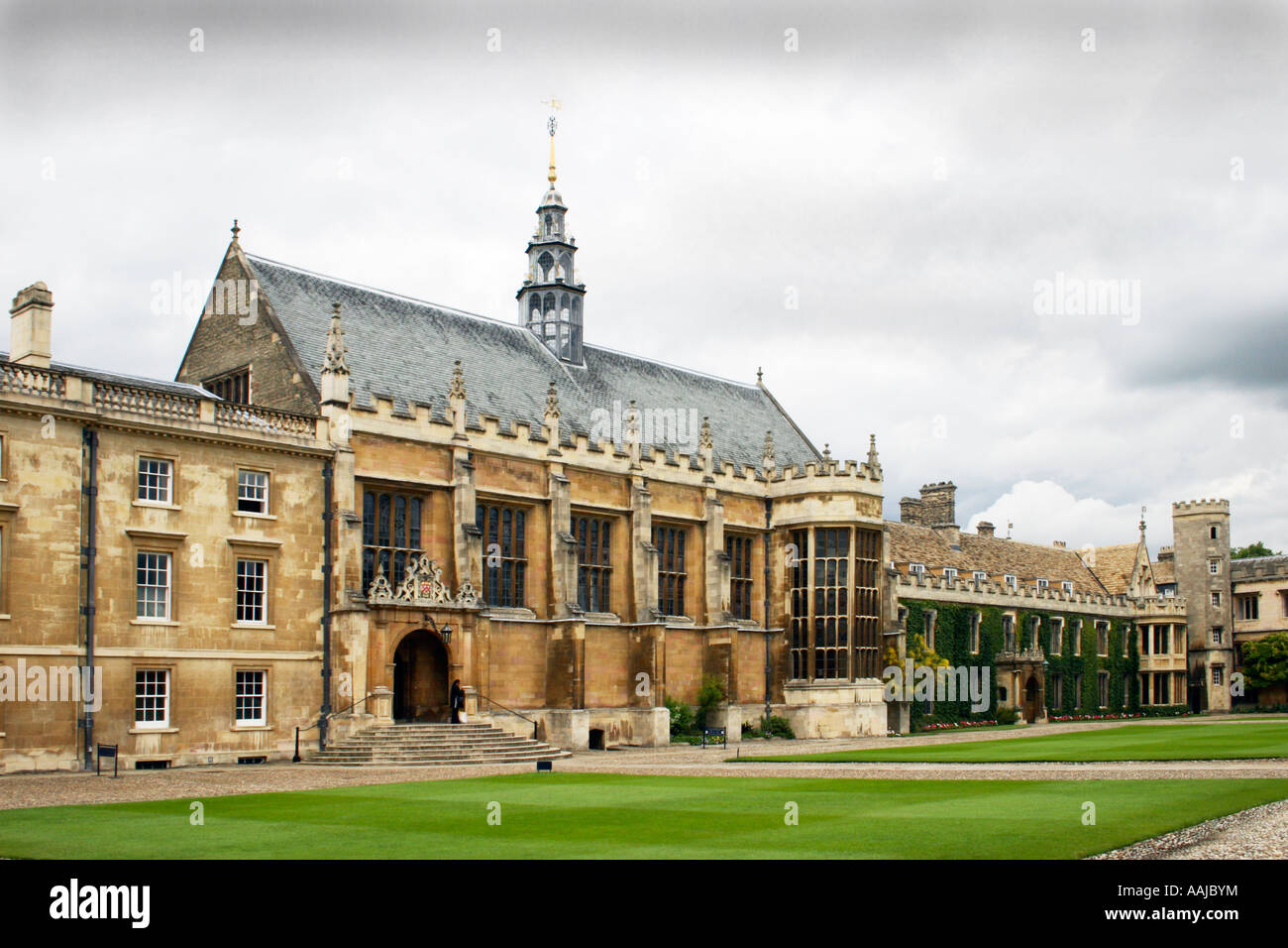 Trinity College de Cambridge, grande cour. Banque D'Images