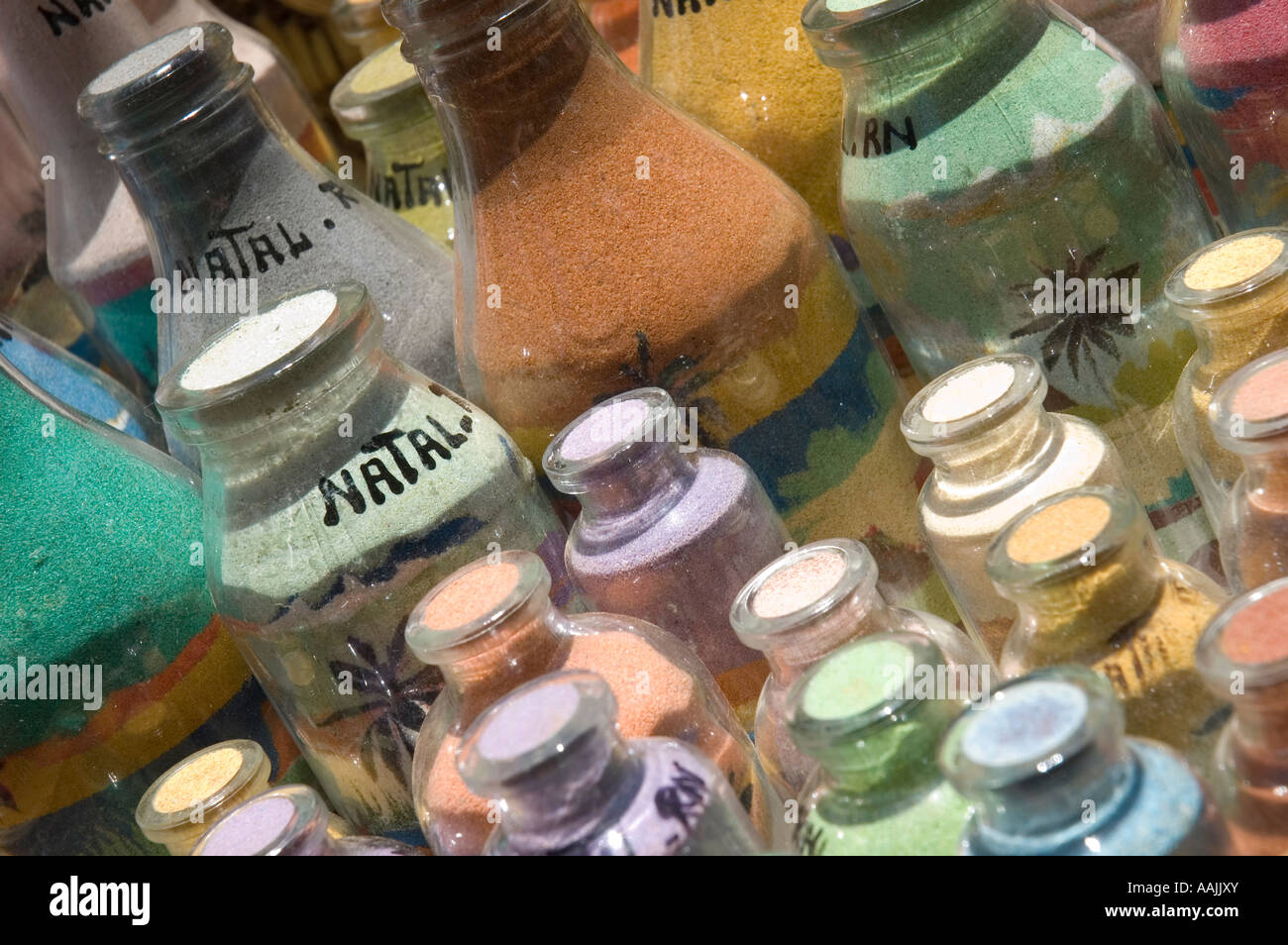 Bouteille remplie de sable de couleur - Brazilian articraft -close up Banque D'Images