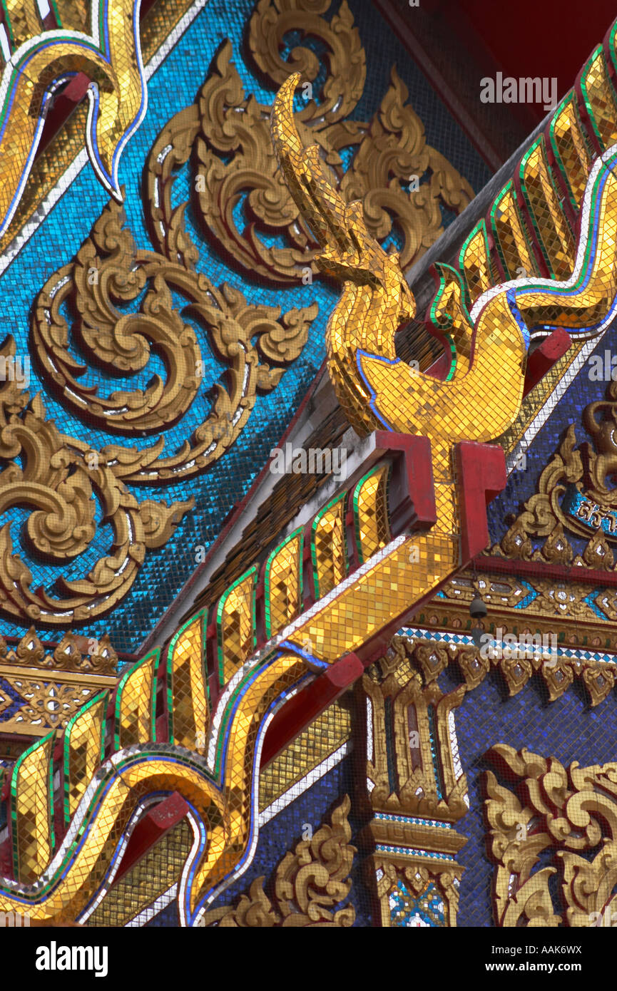 Détail du Temple à la décoration colorée. Banque D'Images