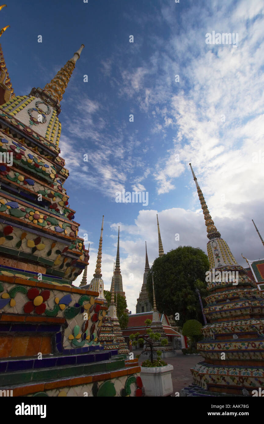 Angle de vue faible Chedi du Wat Pho Banque D'Images