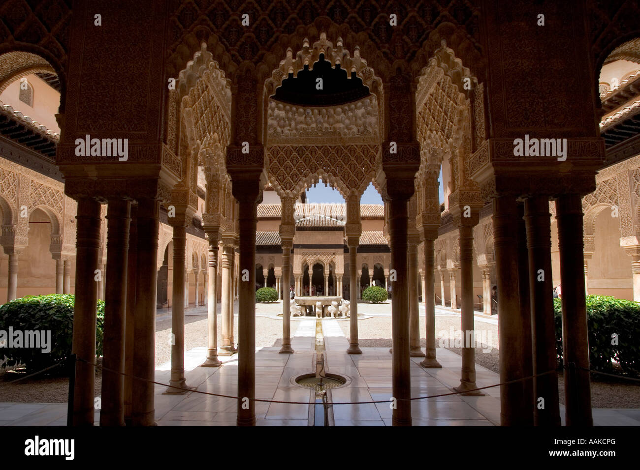 Résultat de recherche d'images pour "La Alhambra de Granada"