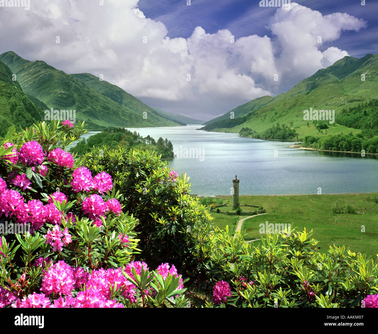 GB - Ecosse : Mémorial de Glenfinnan et Loch Shiel dans les Highlands Banque D'Images