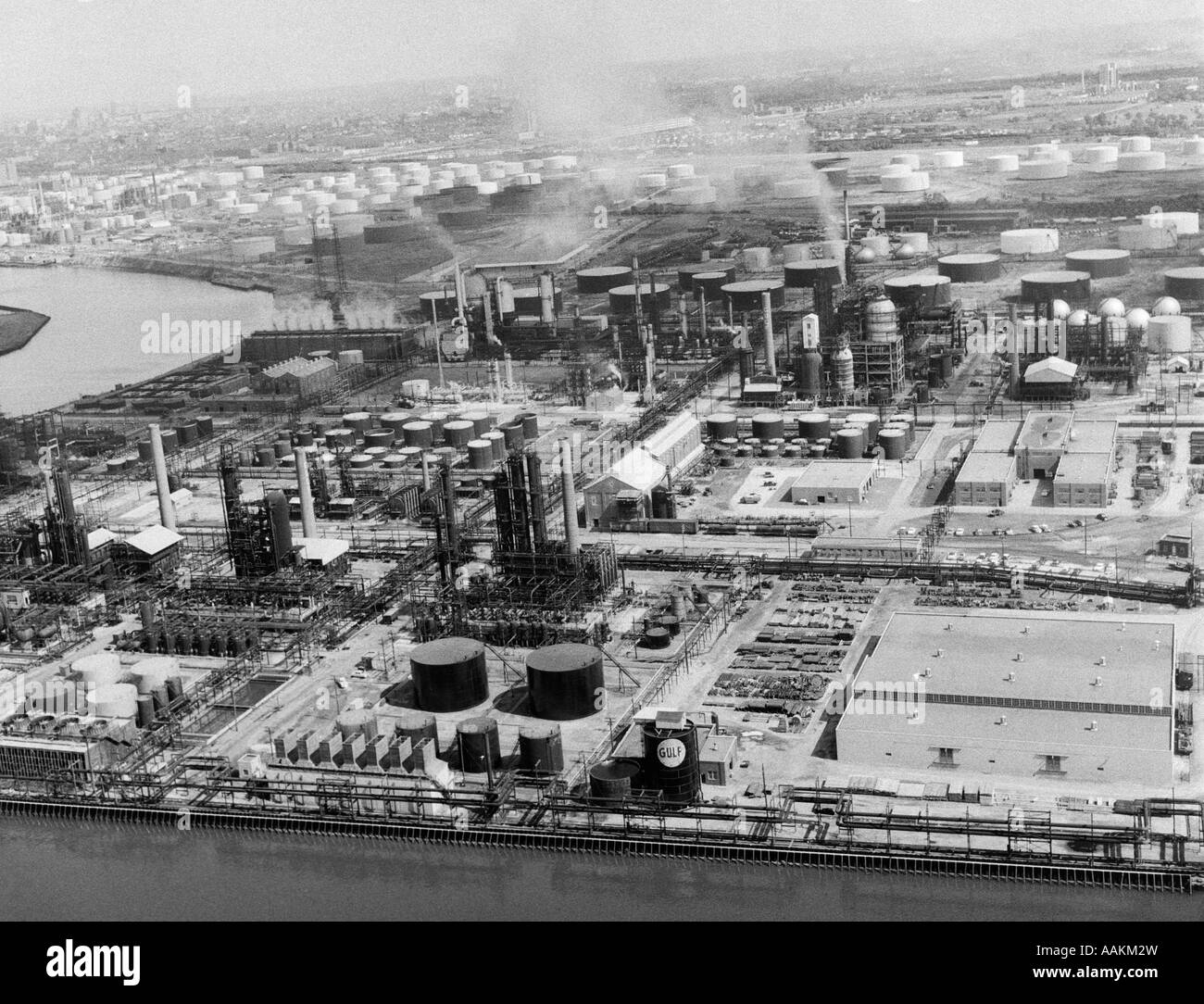 1950 AERIAL DE SITES INDUSTRIELS SUR LE DELAWARE RIVER AU SUD DE PHILADELPHIE, en Pennsylvanie USA Banque D'Images