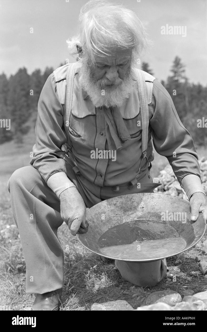 Années 1940 Années 1950 PERSONNES ÂGÉES BARBU PROSPECTEUR ORPAILLAGE Banque D'Images