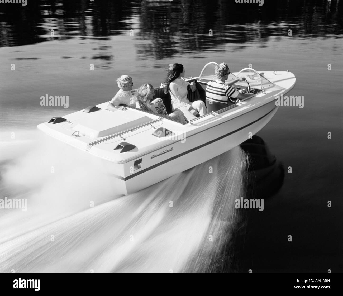 Bateau deux personnes Banque d'images noir et blanc - Alamy