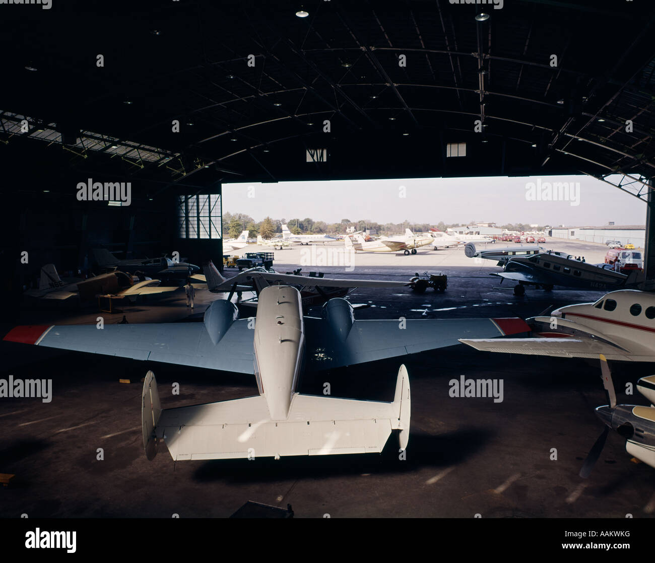 1970 AVIATION CIVILE HANGAR AVION AVIONS PRIVÉS Banque D'Images
