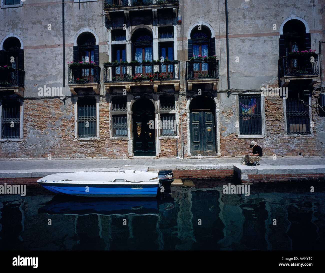 Peintre à fond Alberti Campo San Barnaba Rio di San Barnaba, Venise, Italie, Europe. Photo par Willy Matheisl Banque D'Images