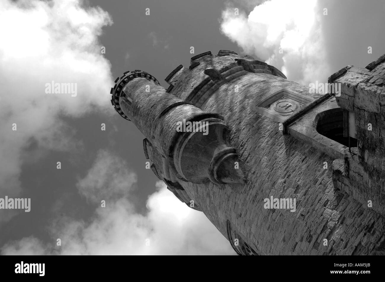 Paysage noir et blanc, Appley Tower, Ryde Beach, Ryde, Isle of White, Angleterre, Royaume-Uni, GB. Banque D'Images