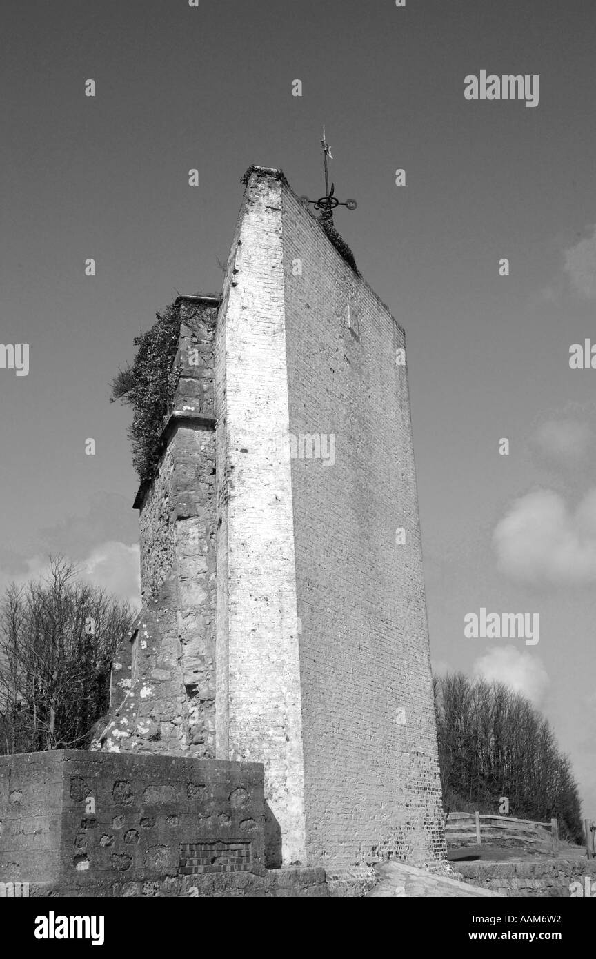 Paysage noir et blanc, vestiges de l'église St Helens, île de Wight, Royaume-Uni, GB. Banque D'Images