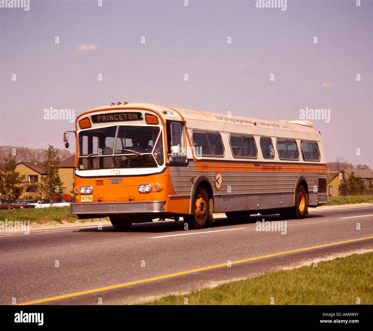 1970 1970 ROUGE BLANC SUR LA ROUTE DE BUS Ligne 33 PRINCETON NEW JERSEY BUS PASSAGER Banque D'Images