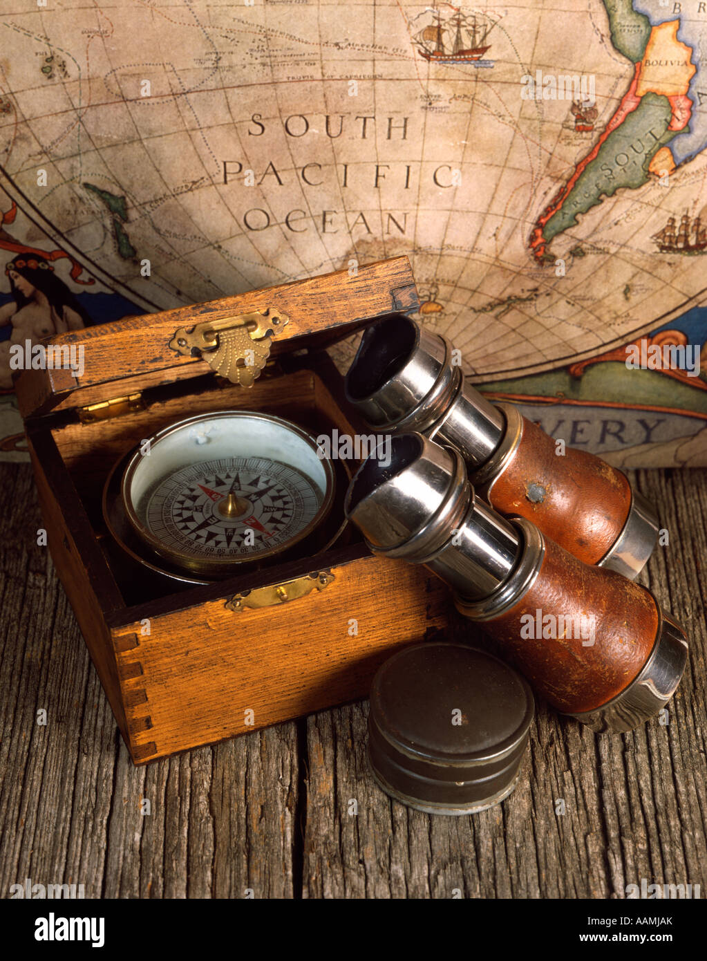 OLD TIME SITE BOUSSOLE ET JUMELLES Banque D'Images