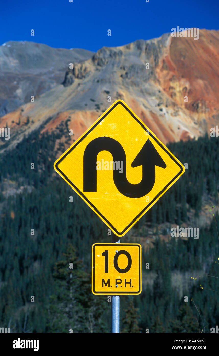 SILVERTON SWITCHBACK ROAD SIGN CO TOURNER RED MOUNTAIN PASS Banque D'Images