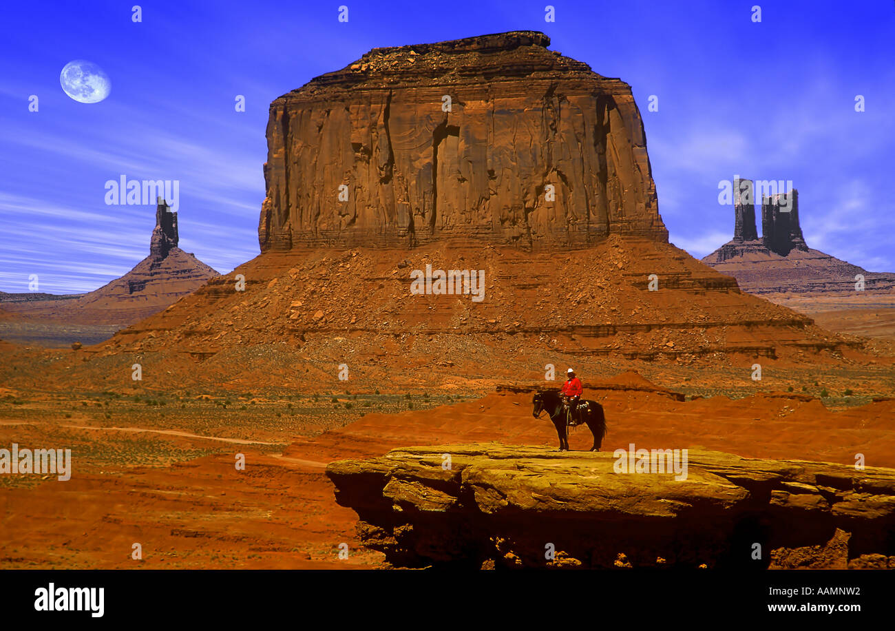 Monument Valley en Arizona, USA avec un indien à cheval au premier plan Banque D'Images