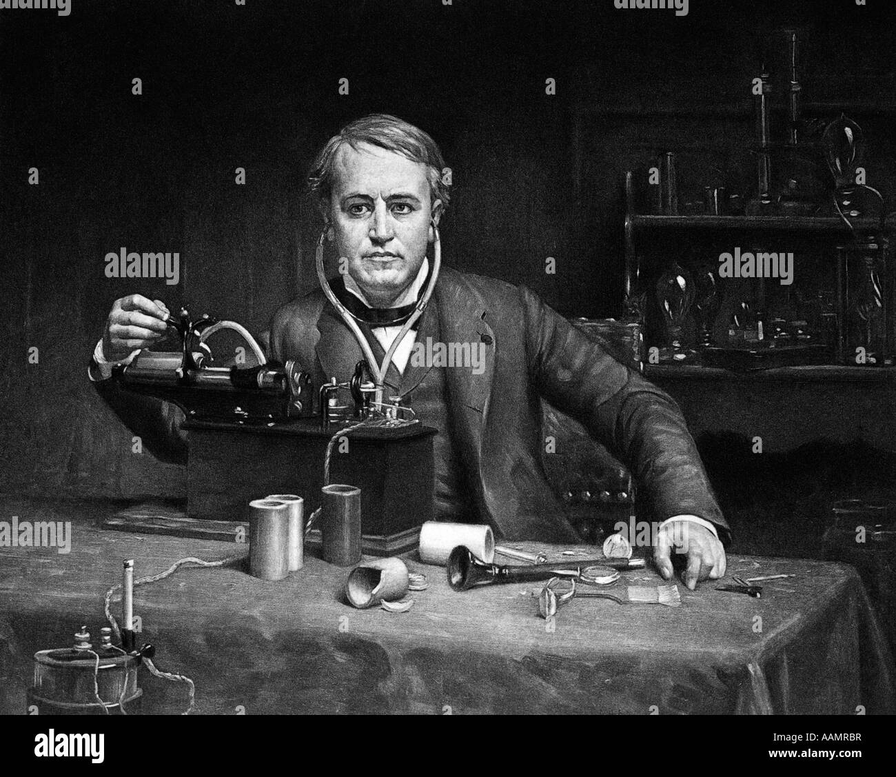 1880 DESSIN DE GÉNIE INVENTIF Thomas A. Edison Phonograph & INVENTION CYLINDRIQUE DEVANT EDISON à l'ÉCOUTE SUR LES CASQUES Banque D'Images