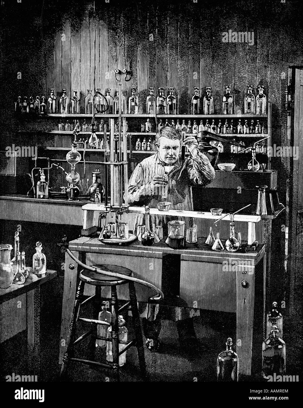 Dimensions inventeur génial Thomas A. Edison à l'ŒUVRE DANS SON LABORATOIRE DE Menlo Park dans le New Jersey USA Banque D'Images