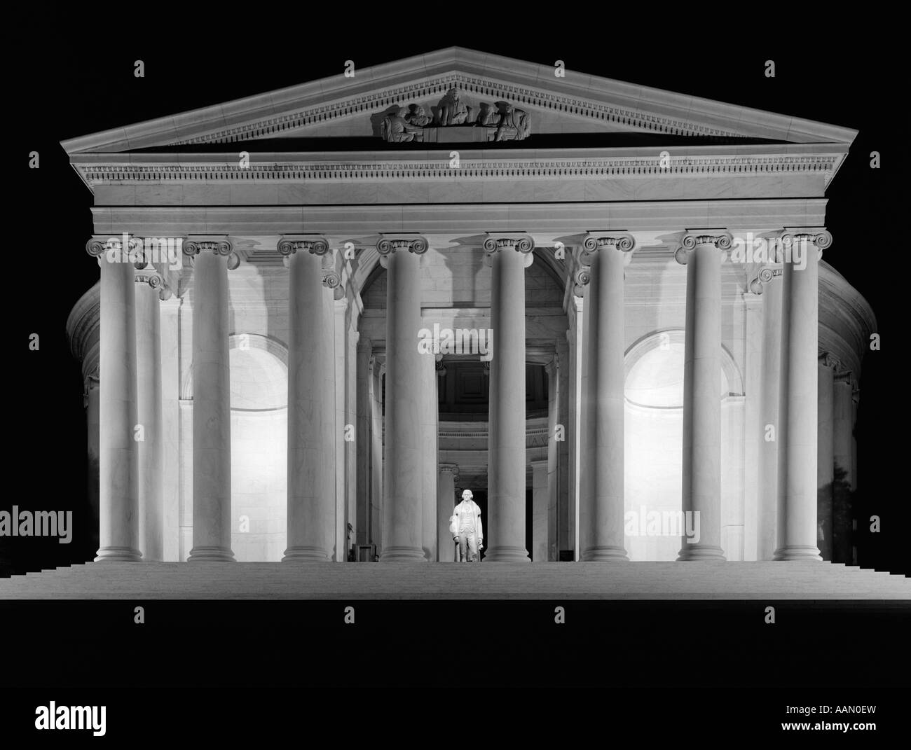MONUMENT JEFFERSON LIT UP AT NIGHT Banque D'Images