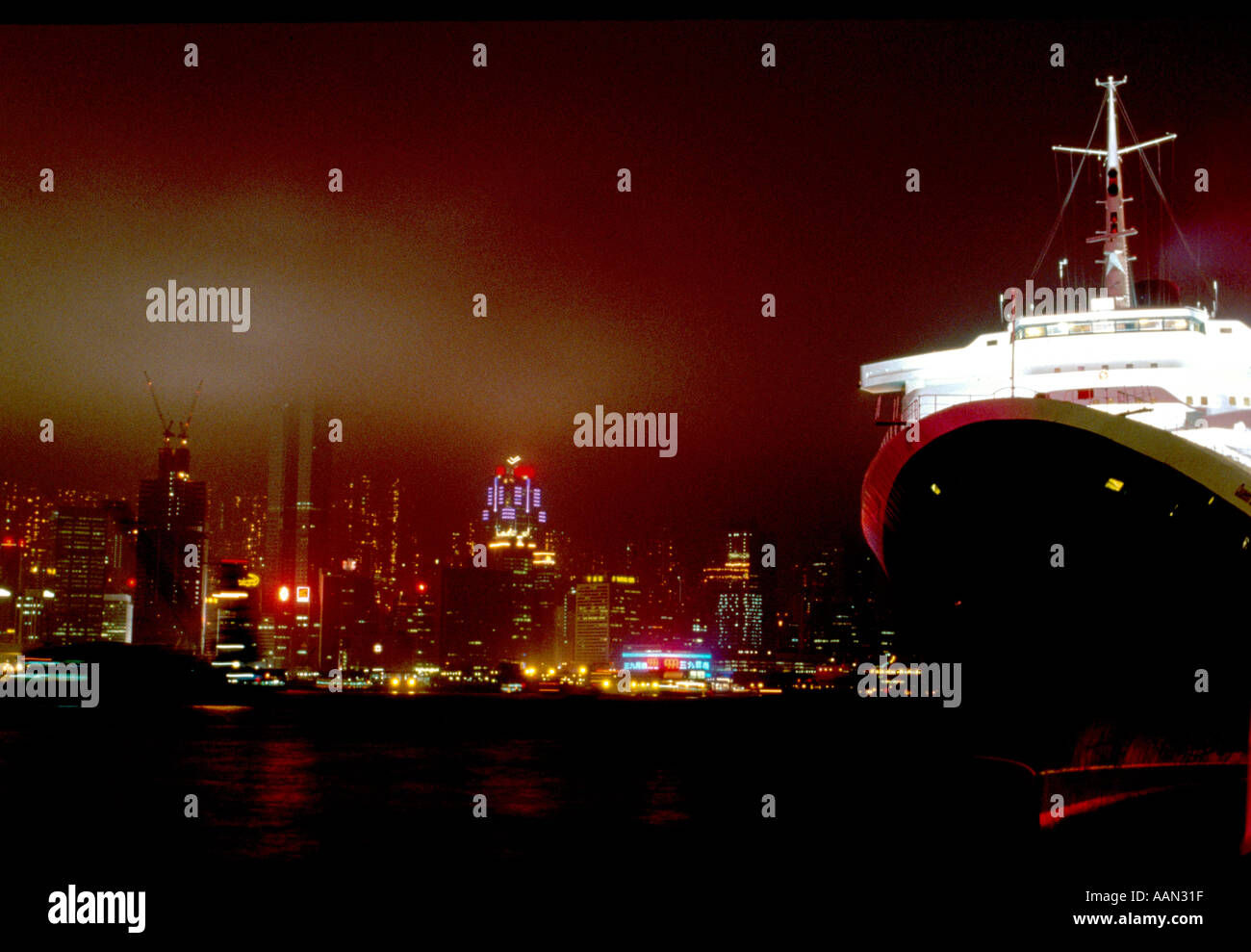 Le Queen Elizabeth 2 bateau de croisière à Hong Kong Banque D'Images