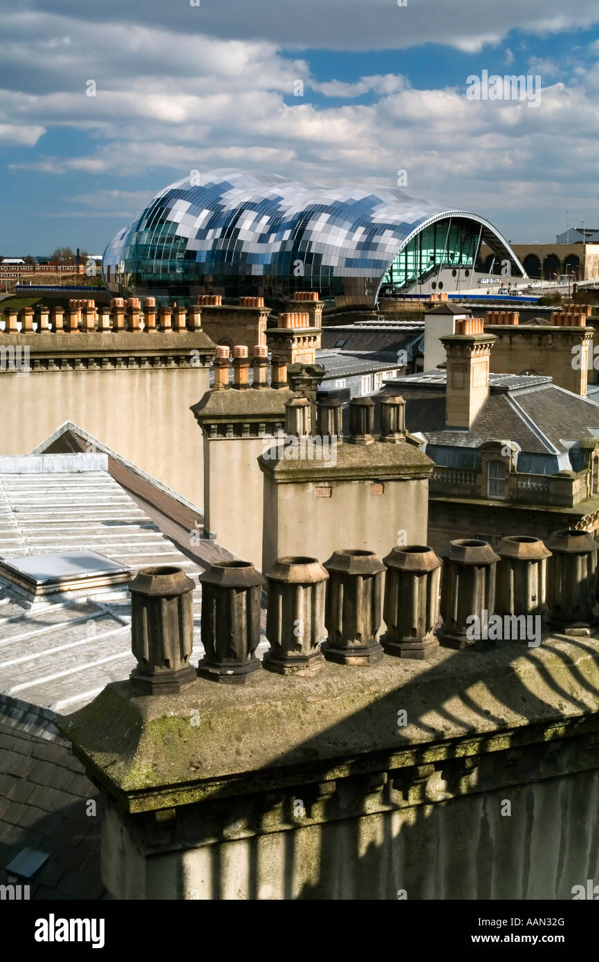 À la vue sur les toits de bâtiments sur le Gateshead Quayside Sage vers l'Opéra, Angleterre Banque D'Images