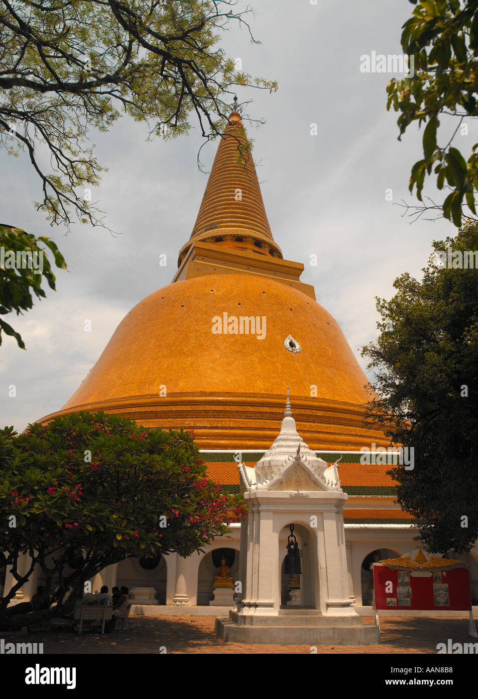 Grand Chedi à Nakhon Pathom en Thaïlande Banque D'Images
