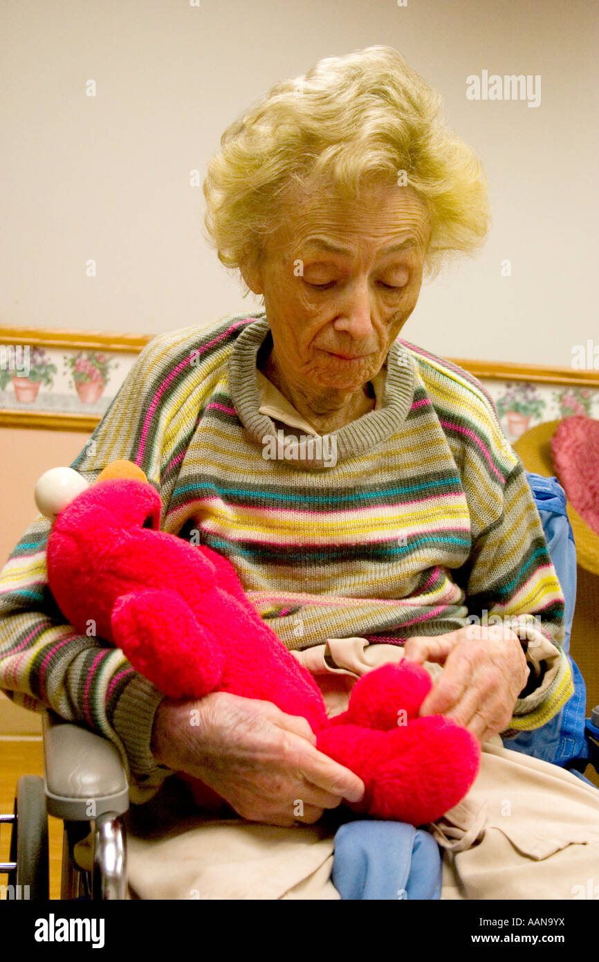 Tante Fran l'âge de 94 vivant ses derniers jours et la tenue d'Elmo. Minnesota Bloomington Minnesota USA Accueil maçonnique Banque D'Images
