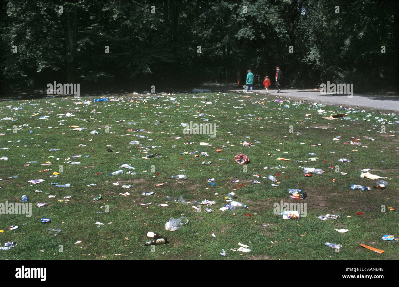 La litière dans le Tiergarten de Berlin après la Love Parade Banque D'Images