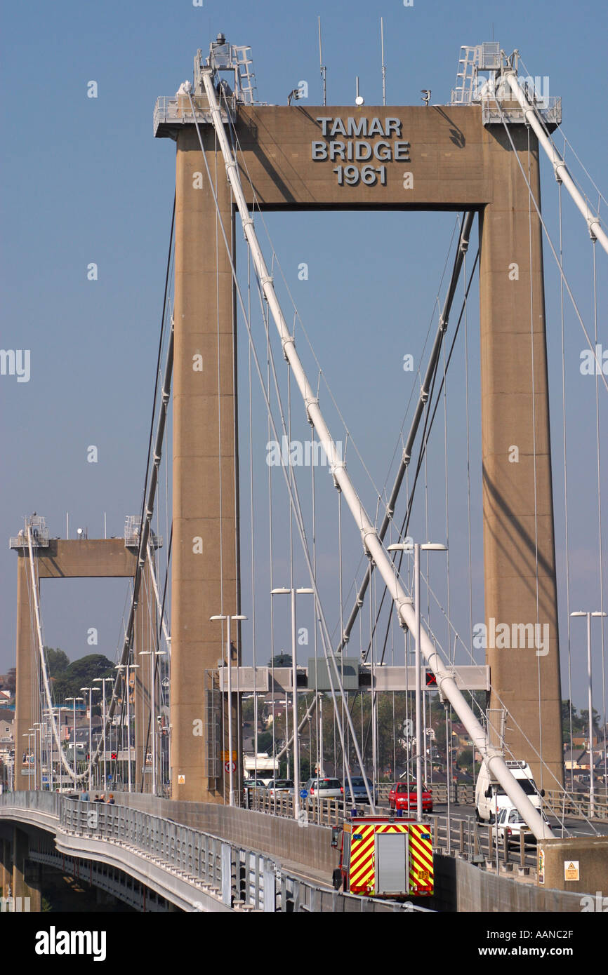 Trafic, Tamar road bridge, Yorkshire, West Country, Devon, Cornwall, Angleterre, Royaume-Uni, Europe Banque D'Images