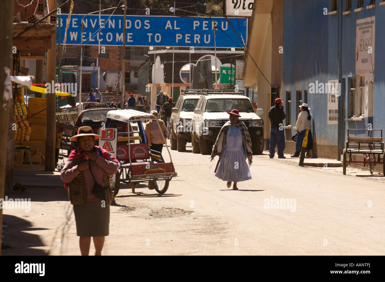 Passage de la frontière sur le lac Titicaca qui est le plus haut lac navigable dans le monde à la frontière de la Bolivie et du Pérou, le vendredi 9 mars Banque D'Images