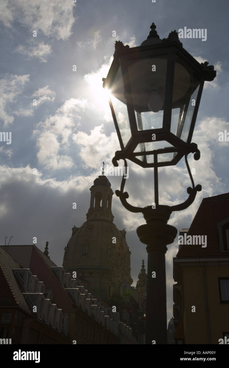 La lumière de la rue, la Frauenkirche en arrière-plan, l'Allemagne, la Saxe, Dresde Banque D'Images