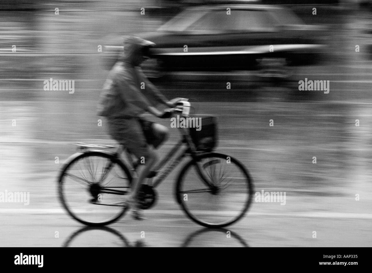 Chine Shanxi Datong homme sur un excès de location en vertu de la tempête Banque D'Images