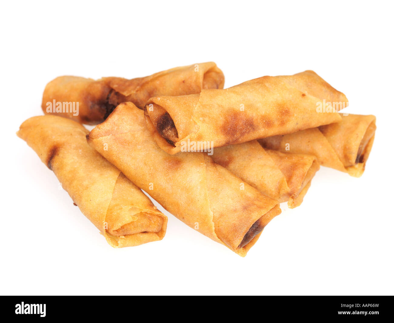 Légumes frais à emporter chinois Mini rouleaux de printemps repas au croustillant de feuille de brick isolé sur un fond blanc avec aucun peuple et un chemin de détourage Banque D'Images