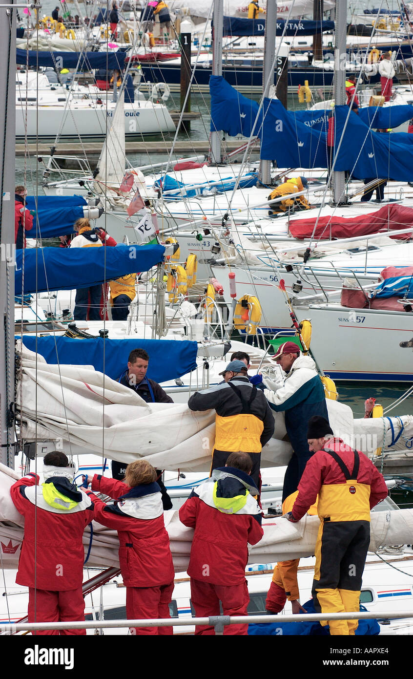 Yachts amarrés à Cowes Yacht Haven le Solent Île de Wight Hampshire England UK Banque D'Images