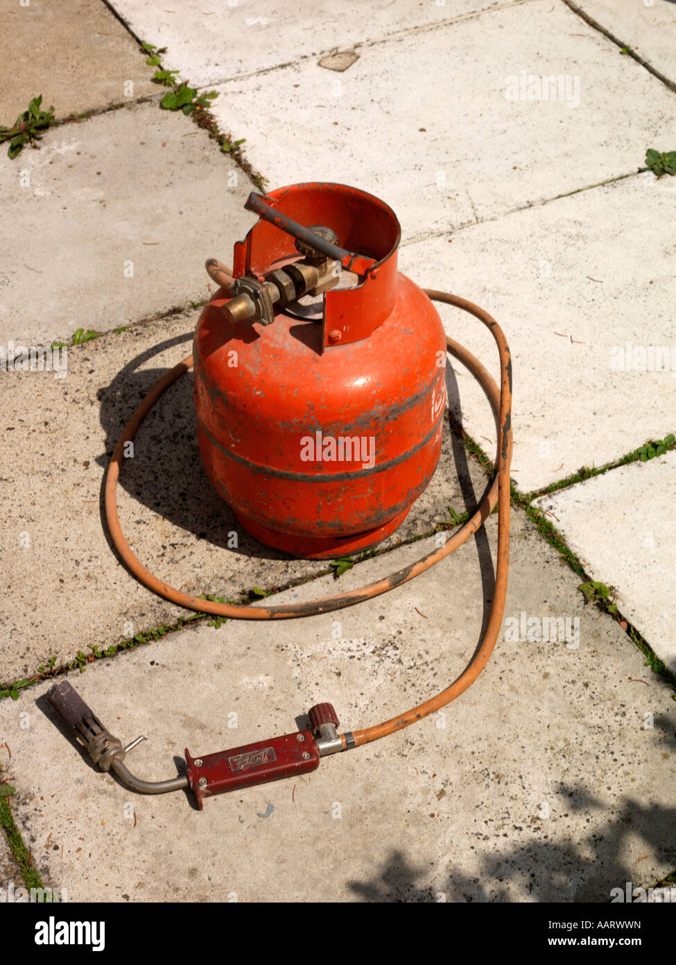 Blow torch gas cylinder Banque de photographies et d'images à haute  résolution - Alamy
