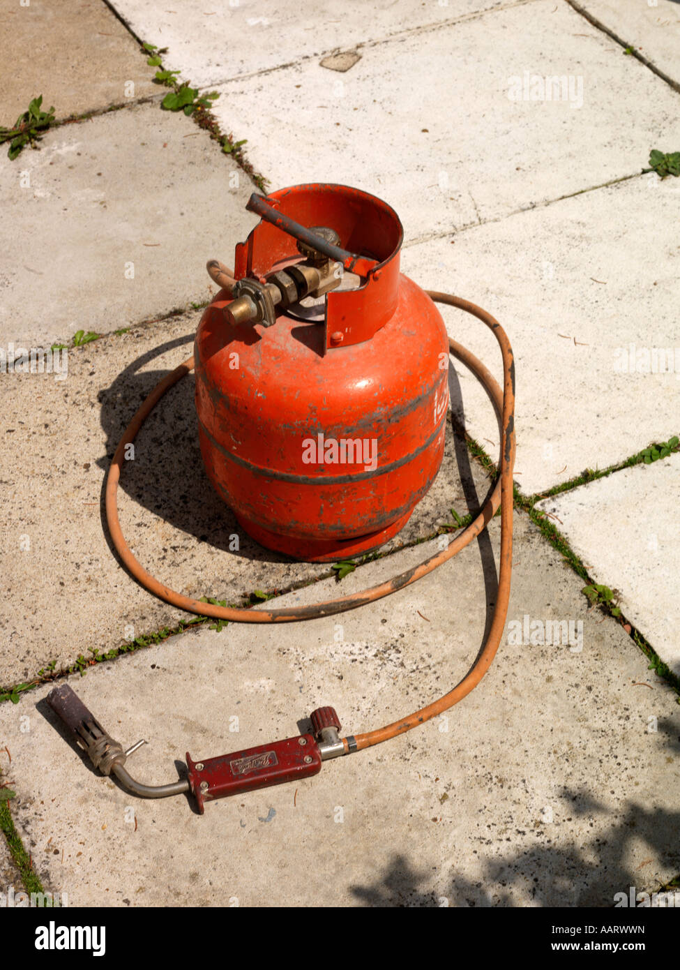 Chalumeau avec bouteille de gaz Photo Stock - Alamy