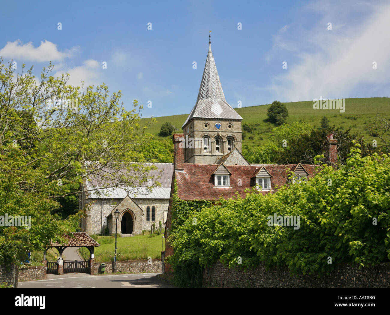 L'église paroissiale de tous les saints dans le joli village de Hampshire East Meon Banque D'Images