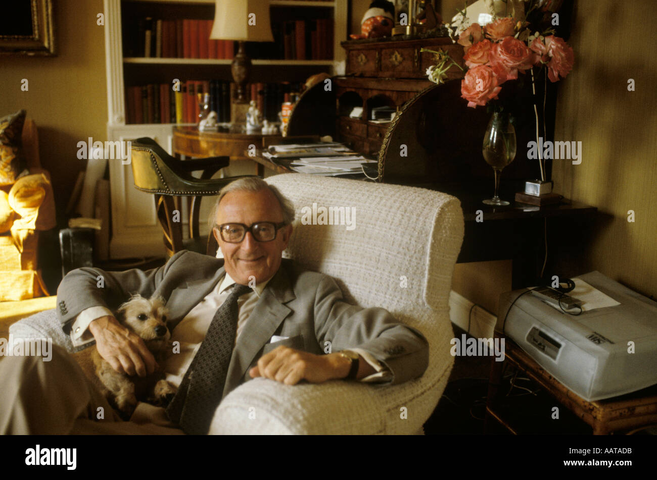 Lord Carrington à la maison. Portrait des années 1980. Le Manoir à Bledlow, Buckinghamshire 1981 Royaume-Uni HOMER SYKES Banque D'Images