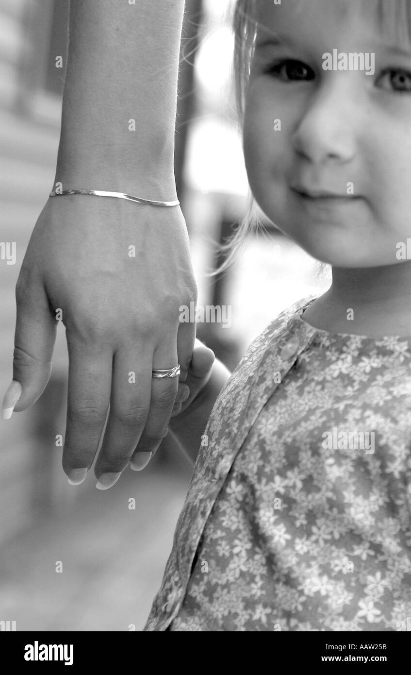 Girl holding womans part Banque D'Images