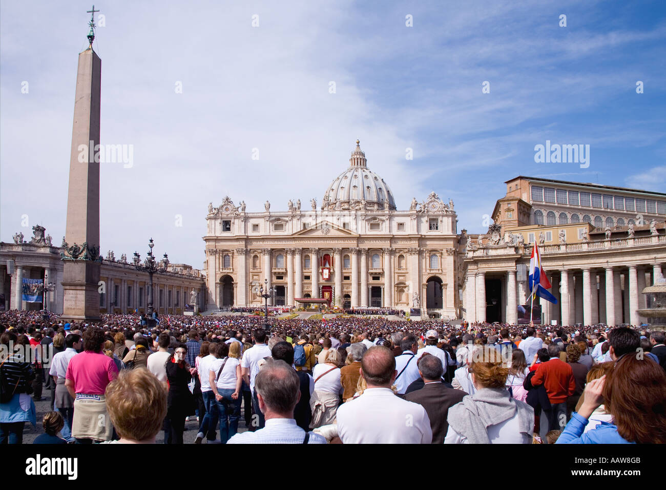 Rome Vatican St Peters Place Saint-Pierre Dimanche de Pâques les chrétiens de partout dans le monde reçoivent la bénédiction de pâques papale Banque D'Images