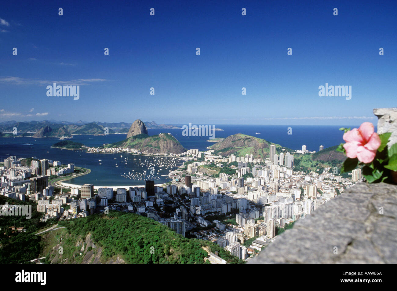 Vue sur RIO DE JANEIRO ET SUGARLOAF MOUNTAIN Banque D'Images