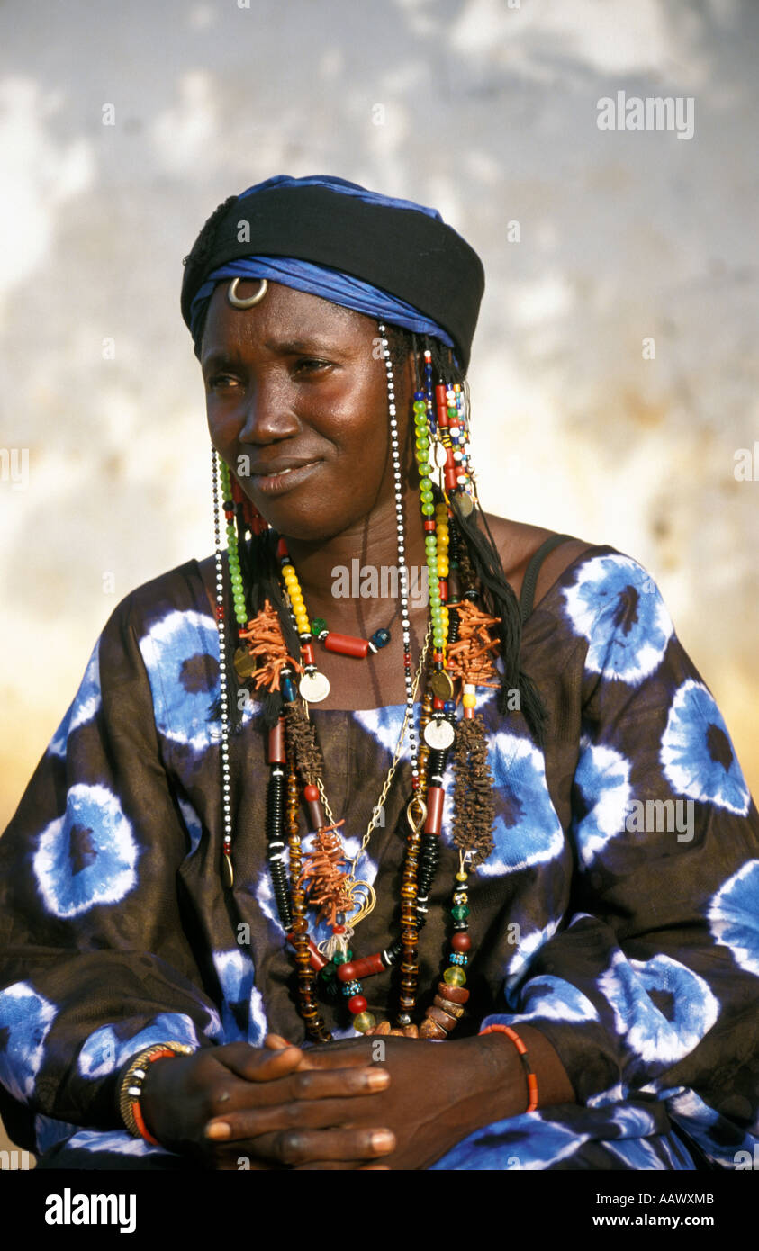 Mariée de porter une tenue traditionnelle, Soma, la Gambie Banque D'Images