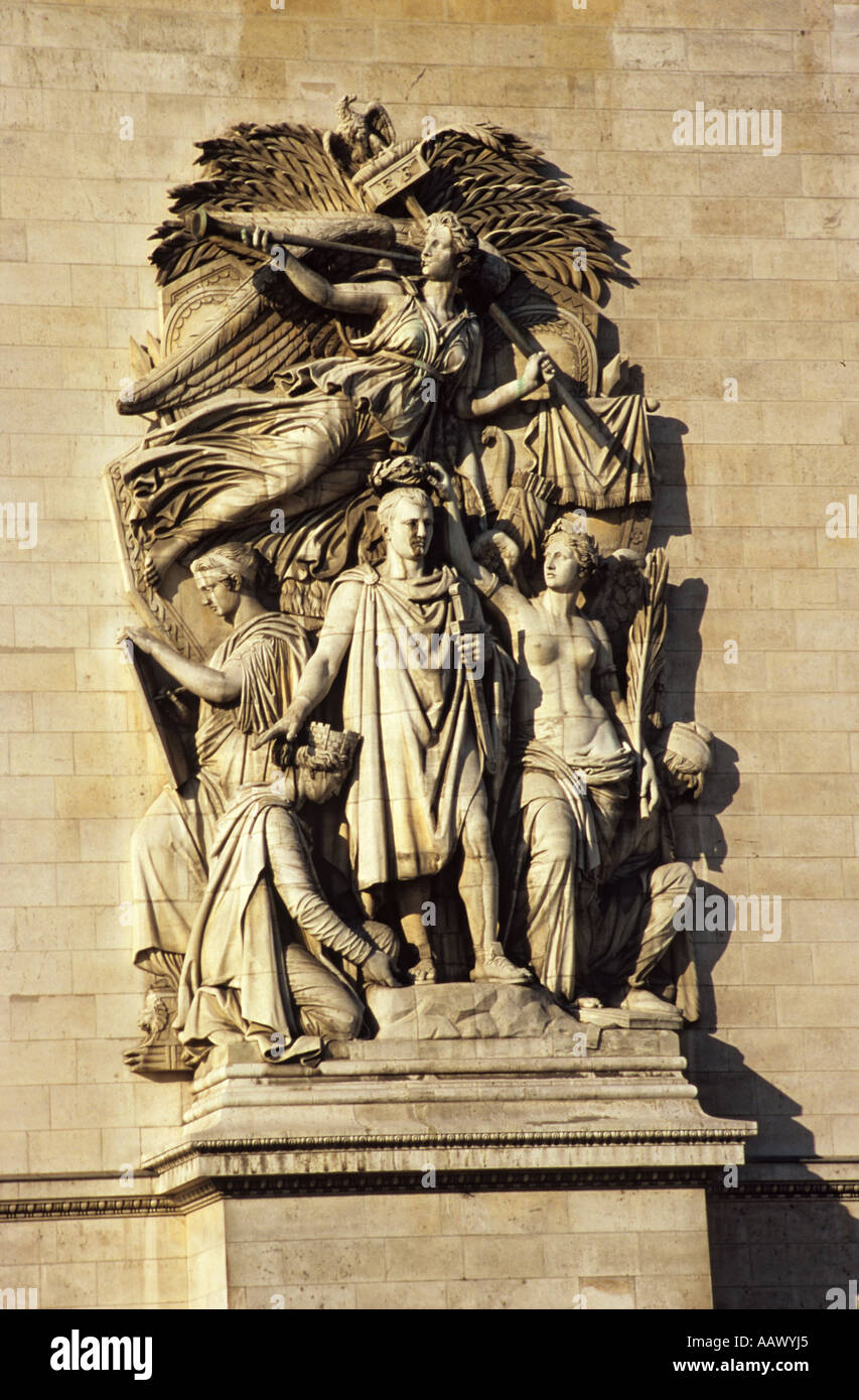 Détails d'un allégement fiscal sur l'Arc de Triomphe sur le Charles de Gaulle Etoile en haut de l'Avenue des Champs Elysées à Paris France Banque D'Images