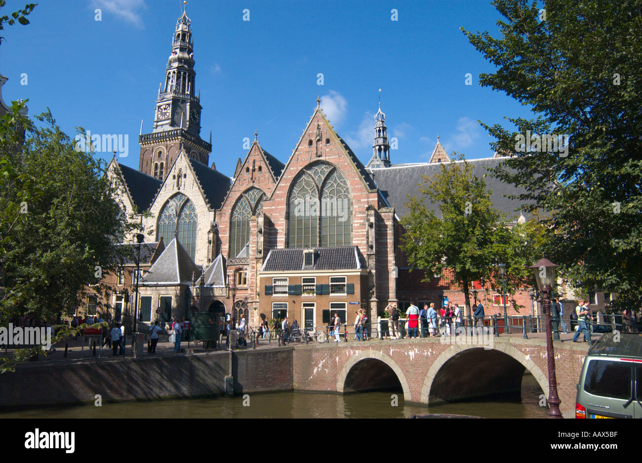 Église Oudekerk dans le quartier rouge à Amsterdam les Pays-Bas en Oudekerksplein Banque D'Images