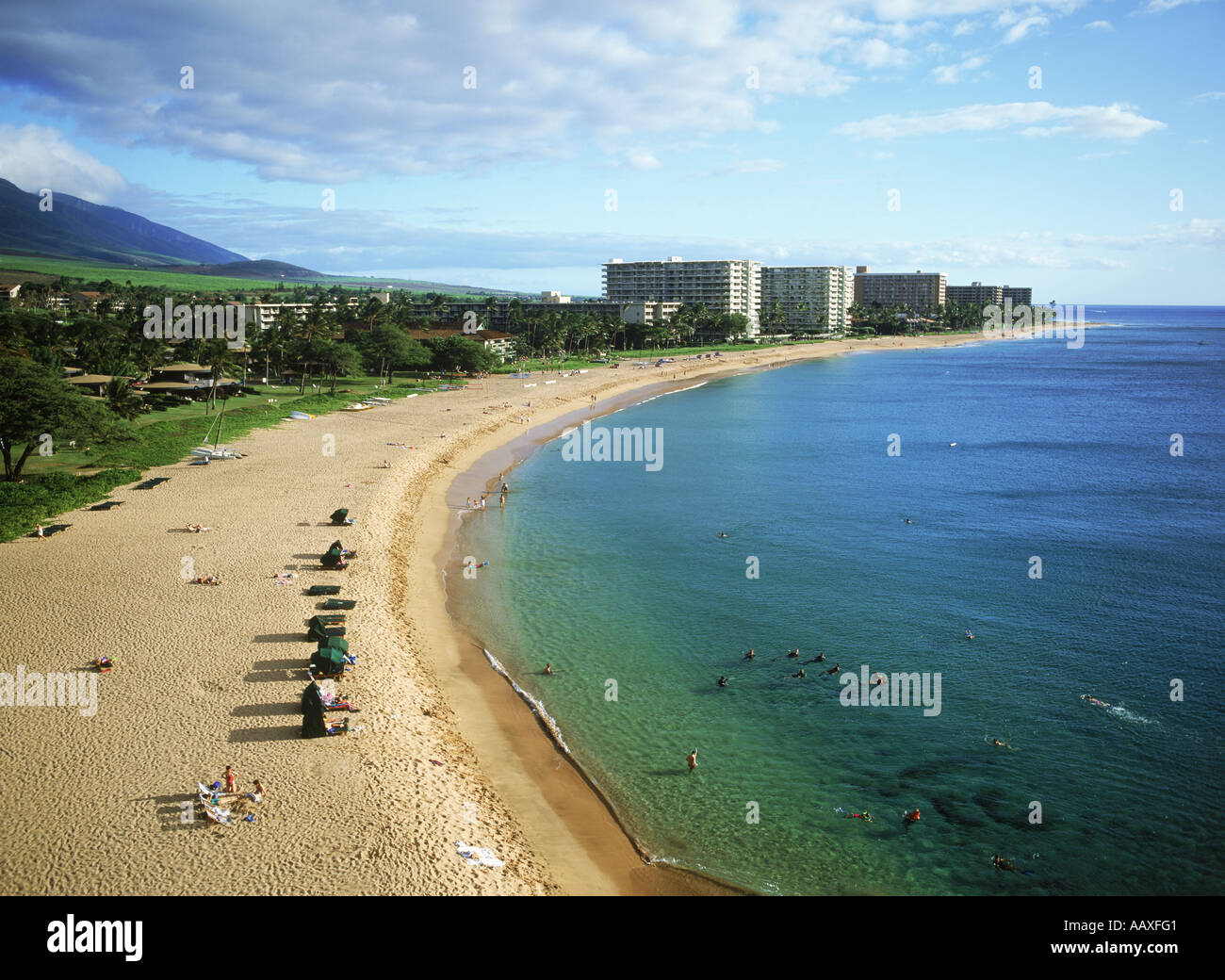 La plage de Kaanapali avec hôtels sur l'île de Maui à Hawaii Banque D'Images