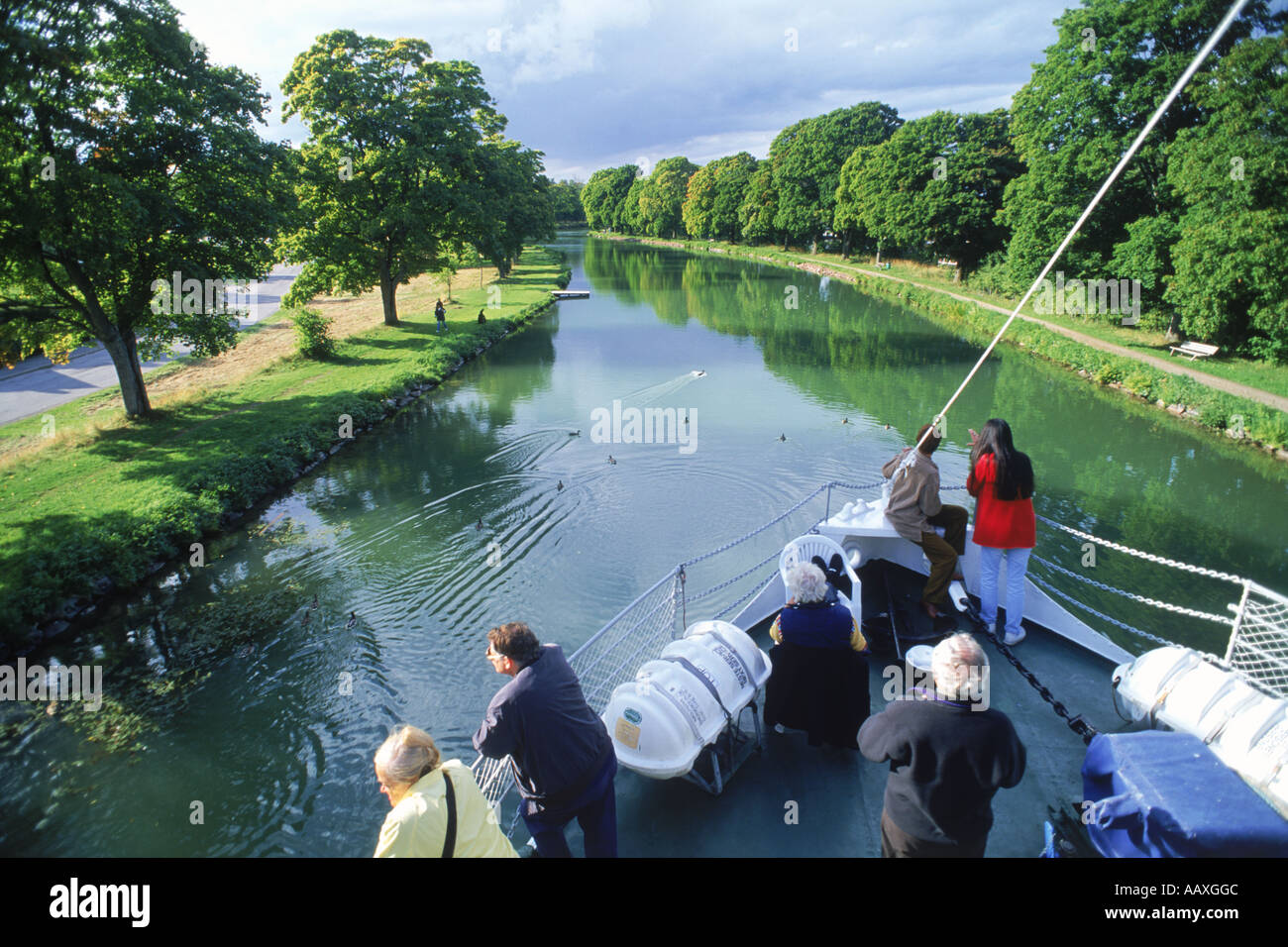 Les touristes voyageant à travers la Suède par bateau à passagers de luxe sur le gota Canal entre Stockholm et Göteborg Banque D'Images