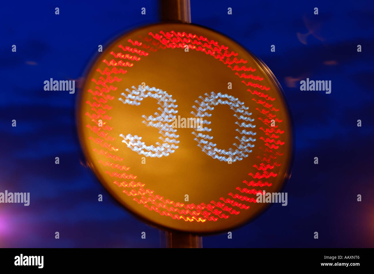 30 Application de la limite de vitesse sign Banque D'Images